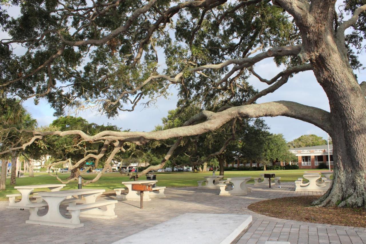 Ocean Inn & Suites St. Simons Island Buitenkant foto
